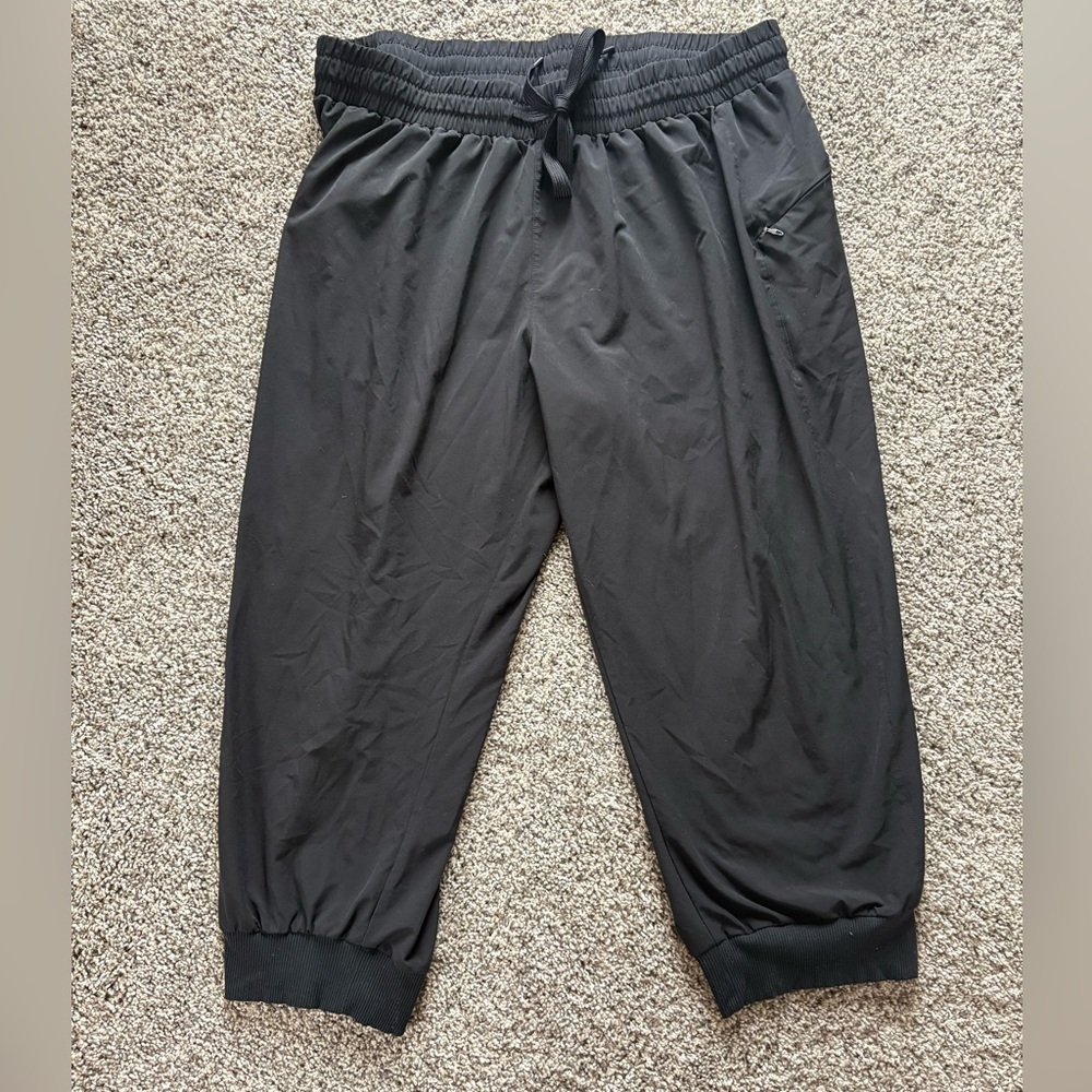 Champion Black Cropped Jogger Sweatpants with Elastic Waist